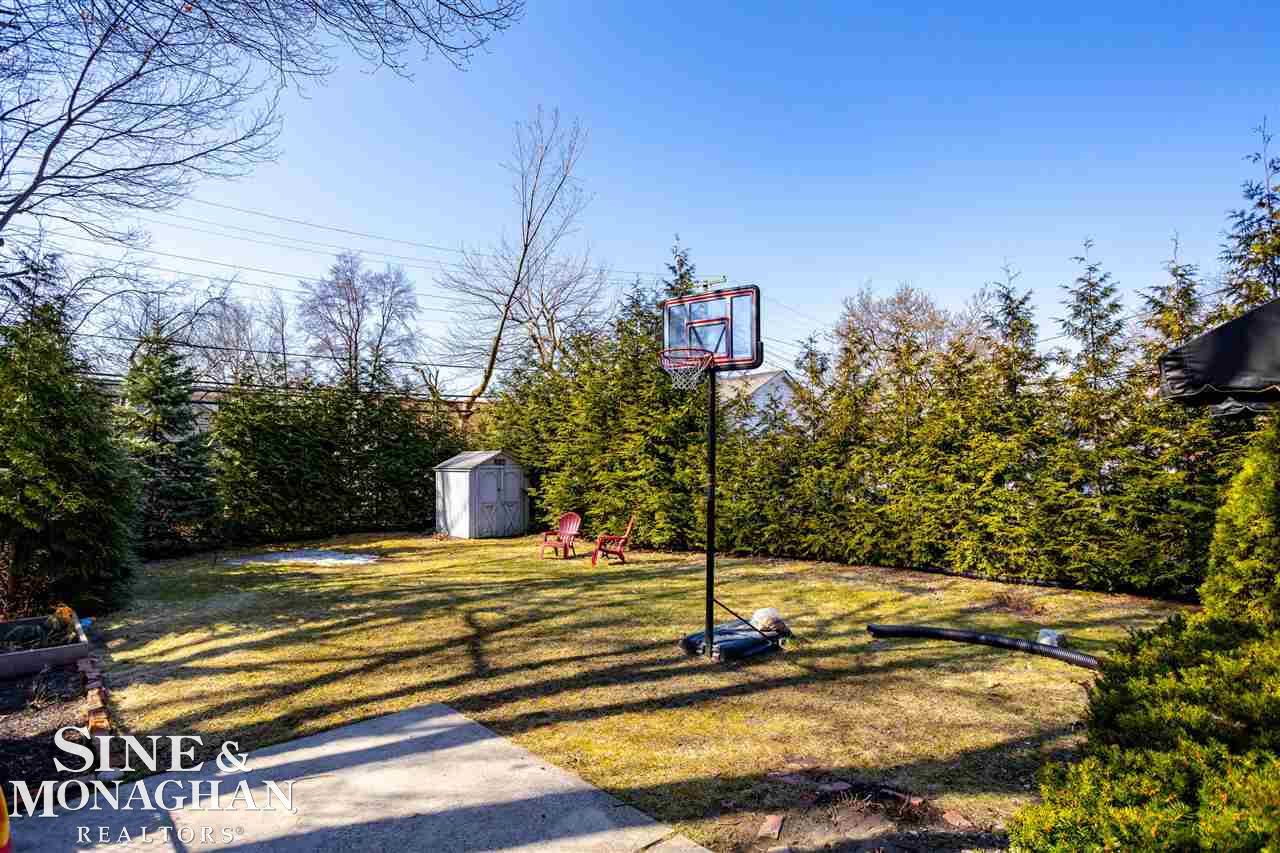 1977 Hawthorne Road Grosse Pointe Woods, MI 48236 - Photo 25 of 36