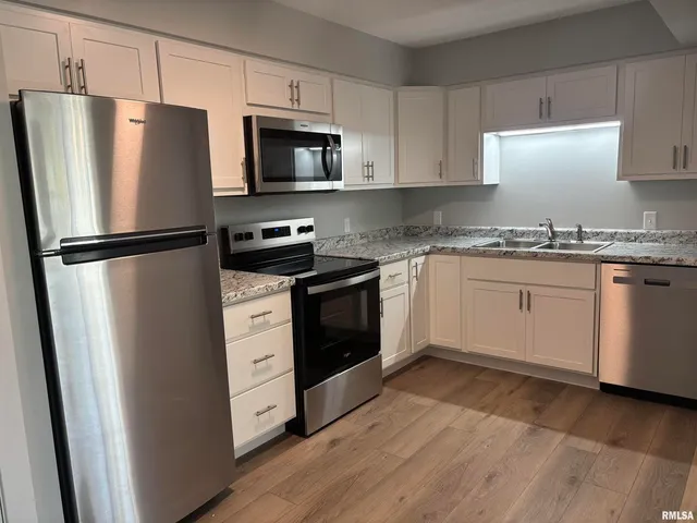 $1,199 | 1646 West 42nd Street, Unit 12, Davenport, IA 52806