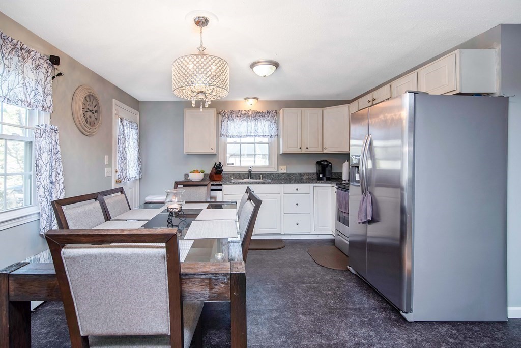 65 Arthur Street Springfield, MA 01104 - Photo 3 of 15
