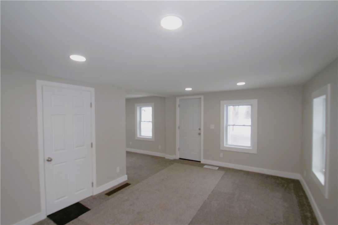 1530 Oak Orchard Road Carlton, NY 14571 - Photo 13 of 31 Awesome L-Shaped Living Room