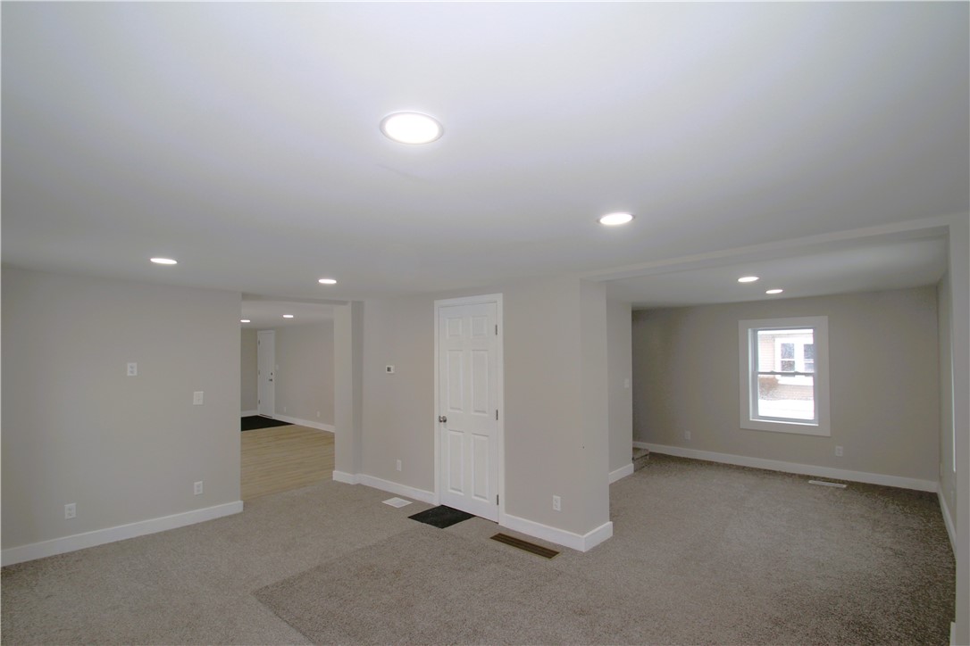 1530 Oak Orchard Road Carlton, NY 14571 - Photo 14 of 31 Awesome L-Shaped Living Room