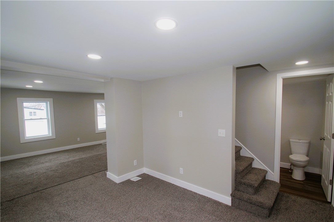 1530 Oak Orchard Road Carlton, NY 14571 - Photo 17 of 31 Awesome L-Shaped Living Room