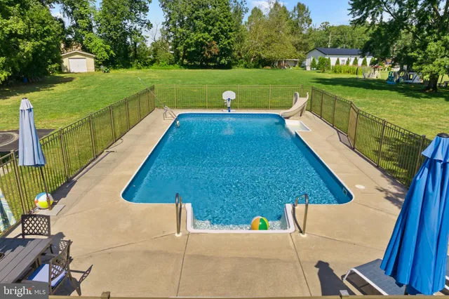an aerial view of a house having yard