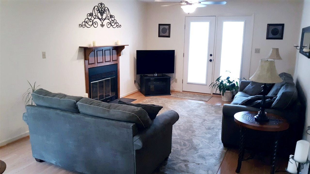 5608 Darrow Drive Raleigh, NC 27612 - Photo 4 of 18 Living Room