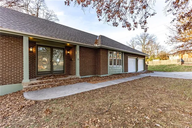 $440,000 | 3500 South Delaware Avenue, Independence, MO 64055