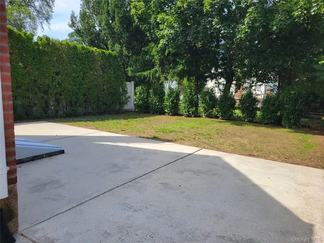 $858,000 | 533 10th Avenue, New Hyde Park, NY 11040