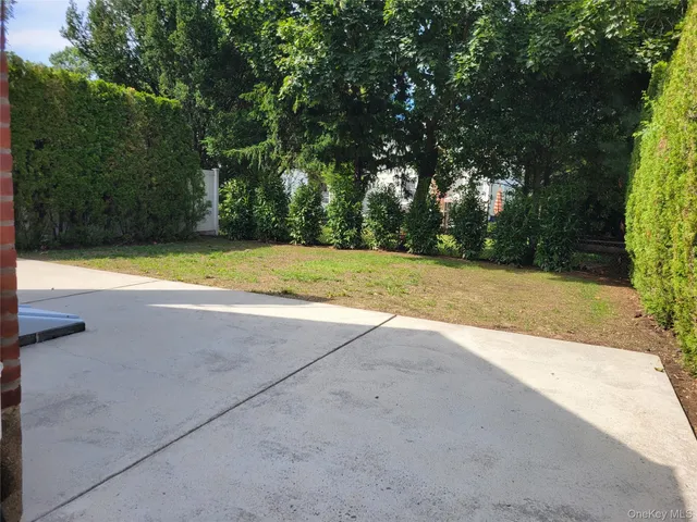 $858,000 | 533 10th Avenue, New Hyde Park, NY 11040