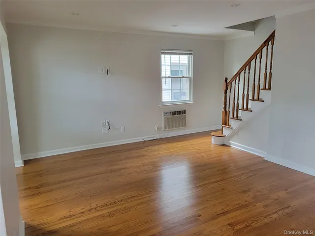 $858,000 | 533 10th Avenue, New Hyde Park, NY 11040