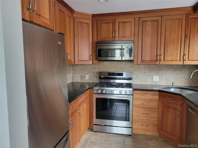 $858,000 | 533 10th Avenue, New Hyde Park, NY 11040