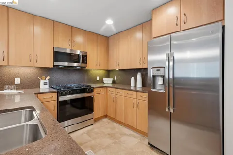 $419,000 | 1511 Jefferson Street, Unit PH 12, Oakland, CA 94612