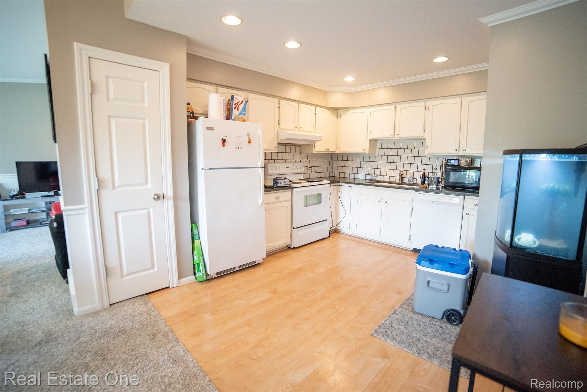 982 North Adams Road, Unit 6 Birmingham, MI 48009 - Photo 9 of 18