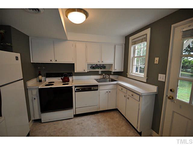 1000 Nichols Drive Raleigh, NC 27605 - Photo 5 of 21 New flooring, ALL appliances included, fresh paint and easy access to the back courtyard / common area.