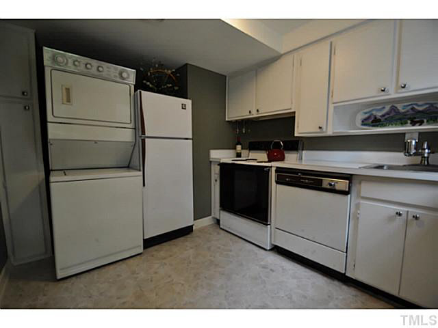 1000 Nichols Drive Raleigh, NC 27605 - Photo 6 of 21 Washer and dryer included!