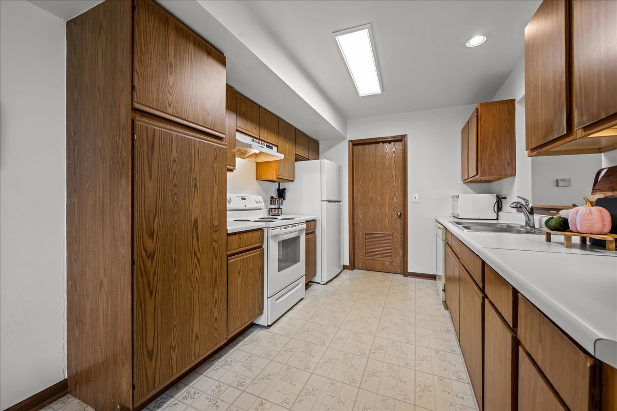 2691 Stanton Court Aurora, IL 60502 - Photo 11 of 17 a kitchen with white cabinets and stainless steel appliances