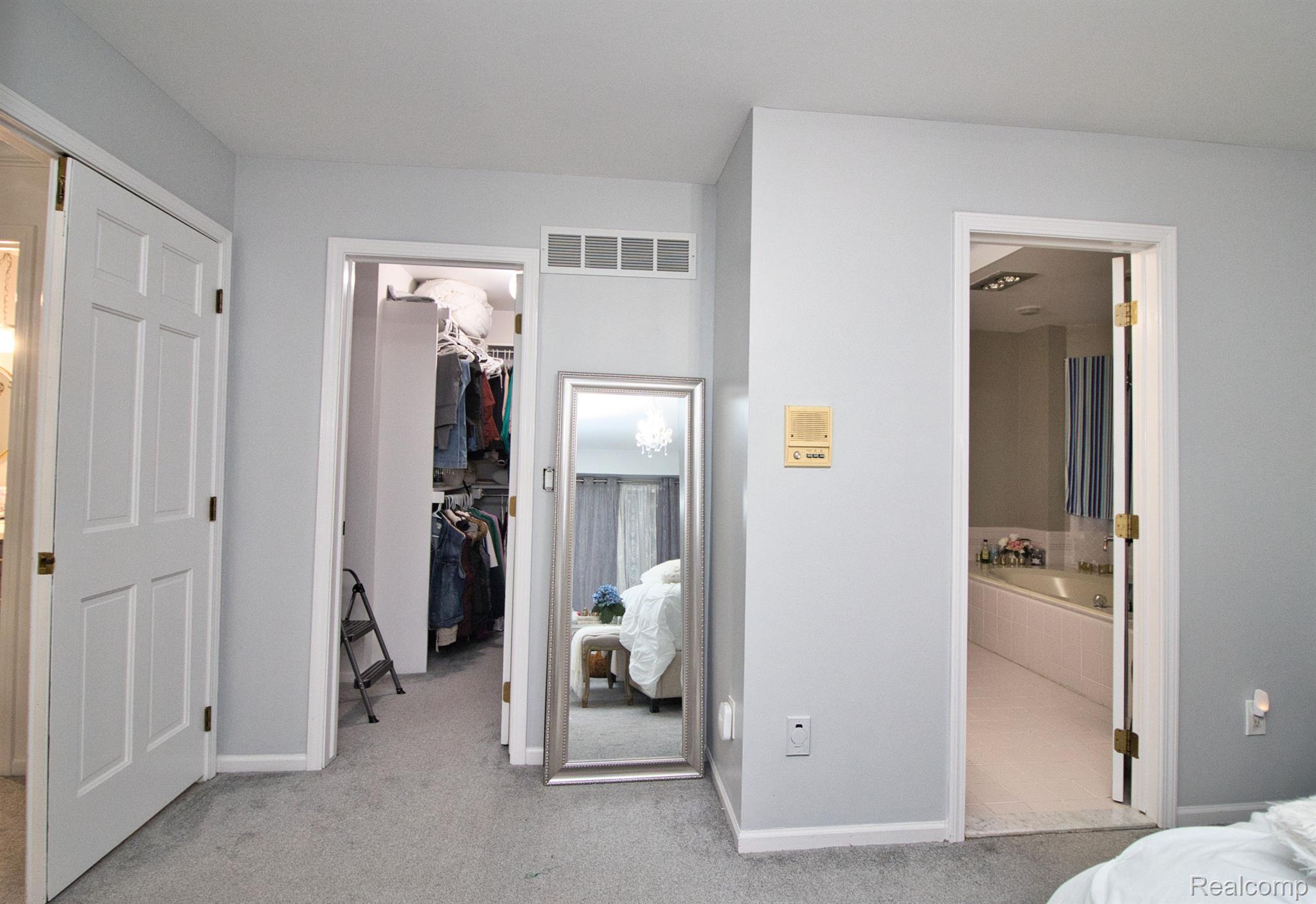 35328 Curtis Road Livonia, MI 48152 - Photo 39 of 63 Gallery Image 39