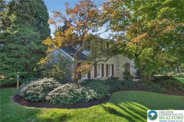 a view of house with garden
