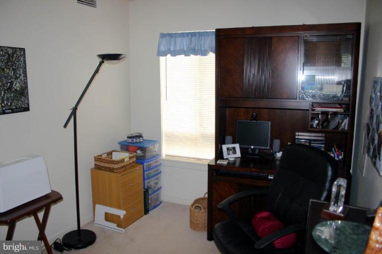 11619 Stoneview Square, Unit 74/12C Reston, VA 20191 - Photo 14 of 22 Bedroom #3