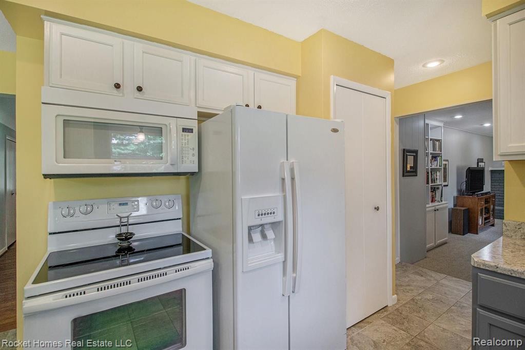 180 Montmorency Road Rochester Hills, MI 48307 - Photo 17 of 32
