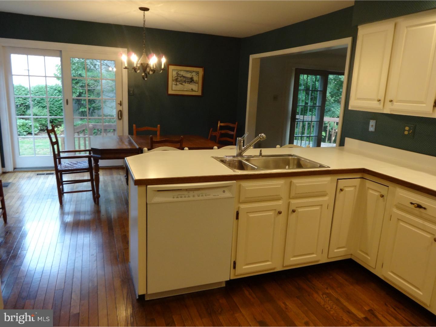462 Inveraray Villanova, PA 19085 - Photo 6 of 20 Kitchen