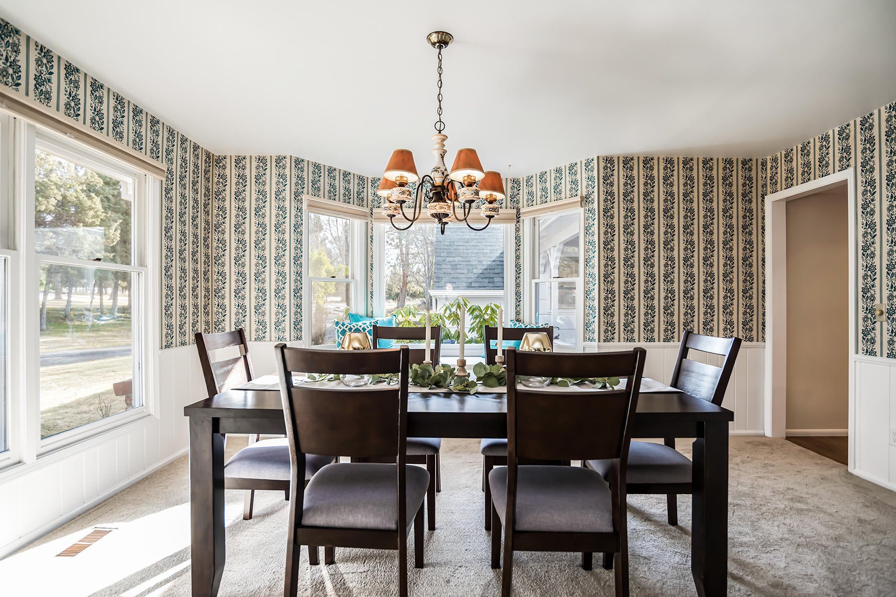 63245 Cole Road Bend, OR 97701 - Photo 15 of 37 15-Formal Dining Room