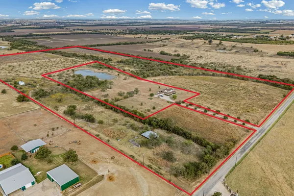 a view of an outdoor space