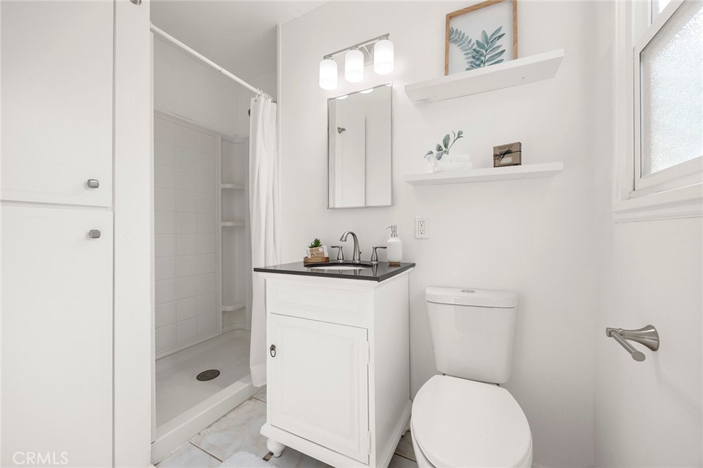 719 South Walnut Avenue Brea, CA 92821 - Photo 10 of 31 Primary Bathroom