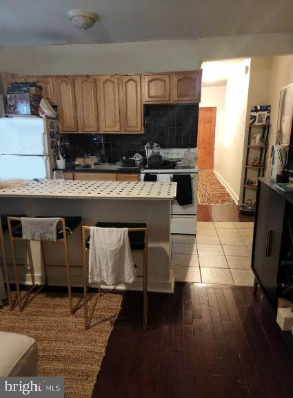 1523 Christian Street, Unit 1R Philadelphia, PA 19146 - Photo 3 of 4 Kitchen and living area