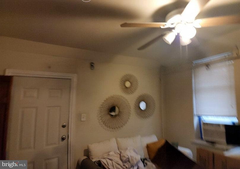 1523 Christian Street, Unit 1R Philadelphia, PA 19146 - Photo 4 of 4 Living area