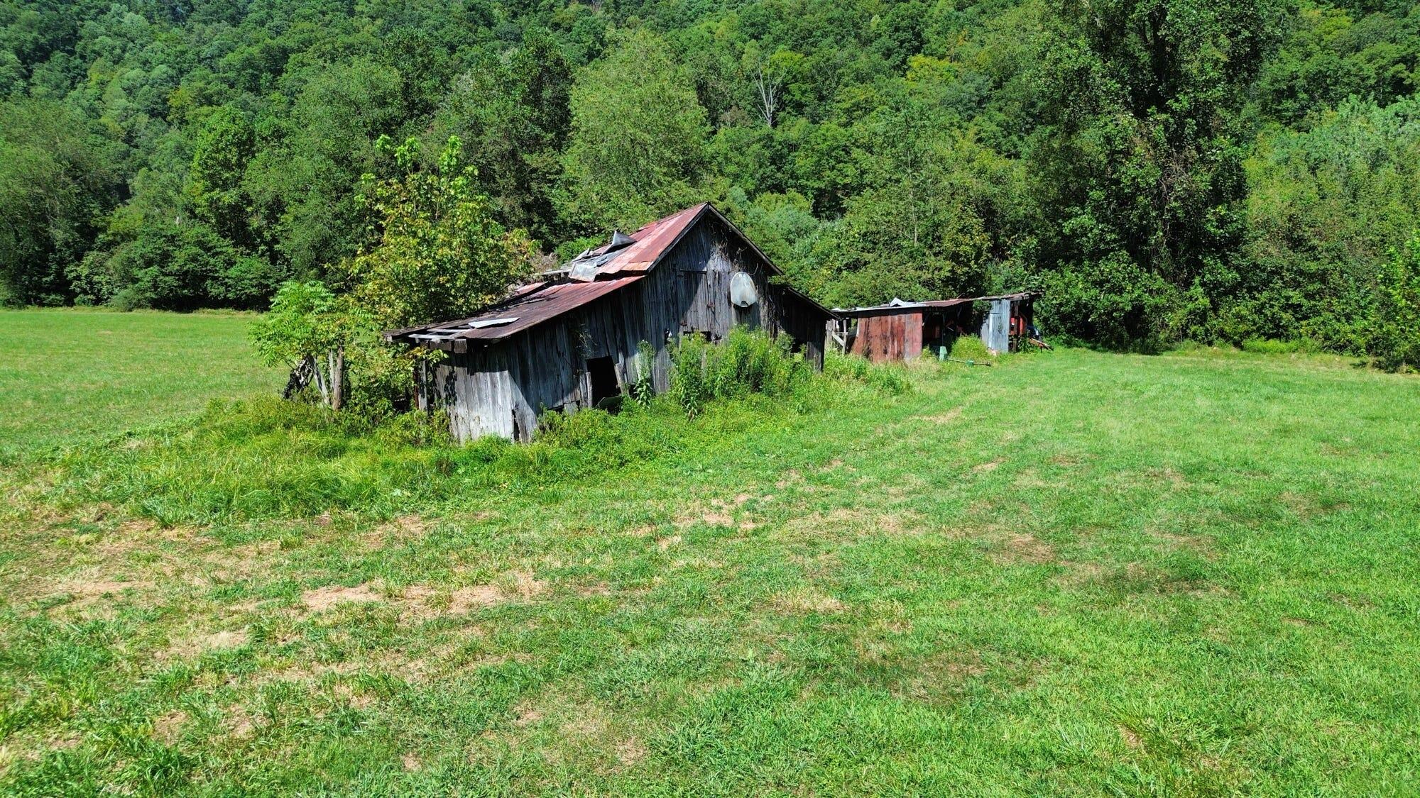 7292 Hode Road Warfield, KY 41267 - Photo 16 of 69 Old Barn - Shed