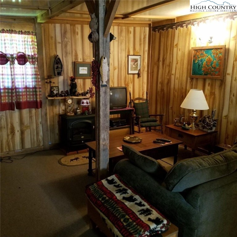 1655 Tucker Road Lansing, NC 28643 - Photo 4 of 15 a living room with furniture and a lamp