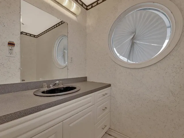 $250,000 | 2900 Syler Drive, Hutchinson, KS 67502