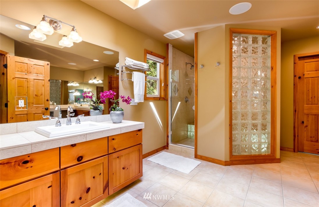 6443 Haley Loop Road Northeast Bainbridge Island, WA 98110 - Photo 18 of 25