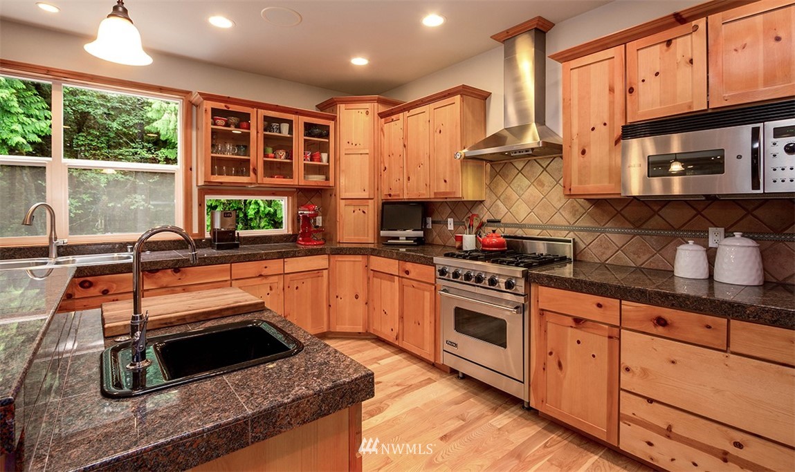 6443 Haley Loop Road Northeast Bainbridge Island, WA 98110 - Photo 9 of 25