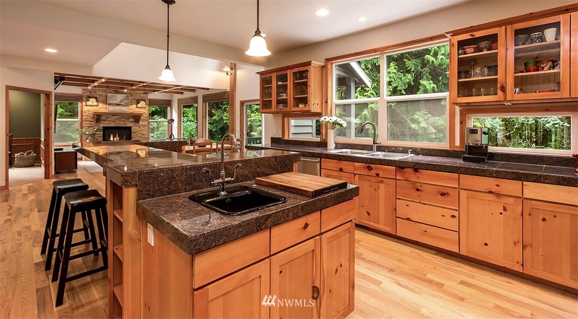 6443 Haley Loop Road Northeast Bainbridge Island, WA 98110 - Photo 10 of 25