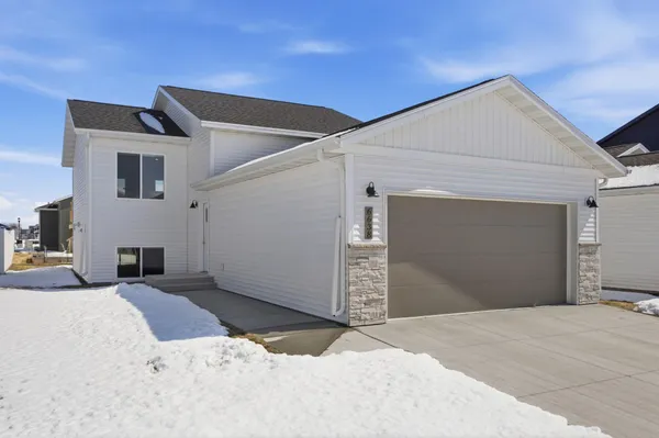 $332,400 | 6638 68th Street South, Horace, ND 58047