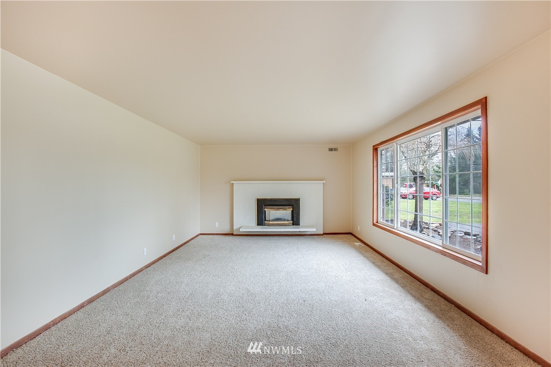 11448 Southeast 186th Street Renton, WA 98055 - Photo 4 of 20 Gallery Image 4