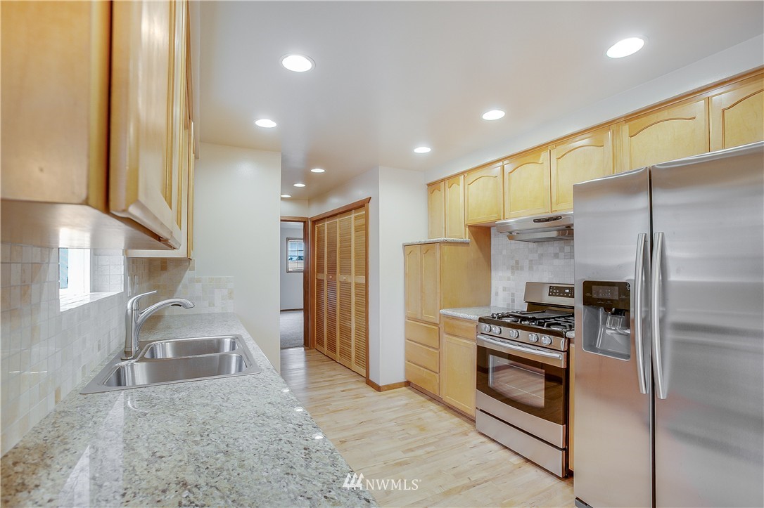 11448 Southeast 186th Street Renton, WA 98055 - Photo 8 of 20 Gallery Image 8