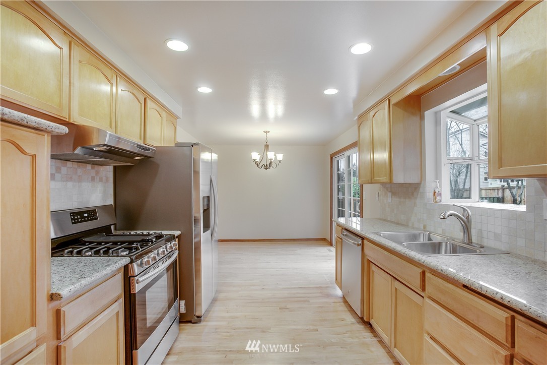 11448 Southeast 186th Street Renton, WA 98055 - Photo 9 of 20 Gallery Image 9