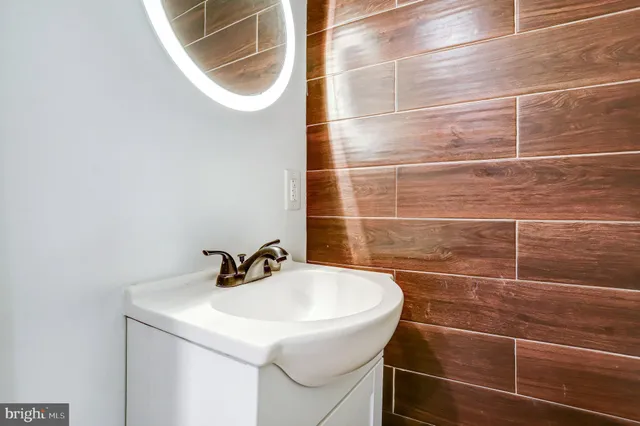 $4,100 | 6219 Piney Branch Road Northwest, Washington, DC 20011