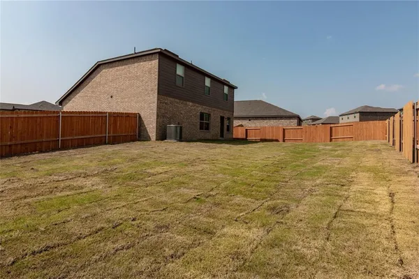 $2,490 | 216 Lake Ridge, Princeton, TX 75407