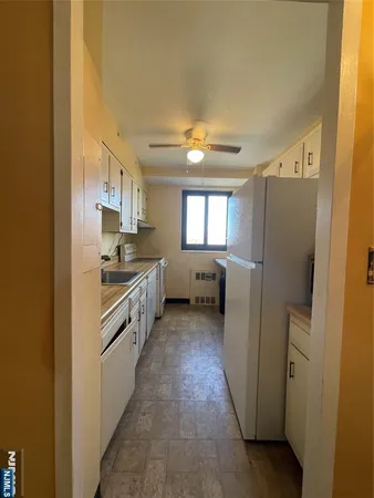 $2,900 | 90 Prospect Avenue, Unit 8E, Hackensack, NJ 07601