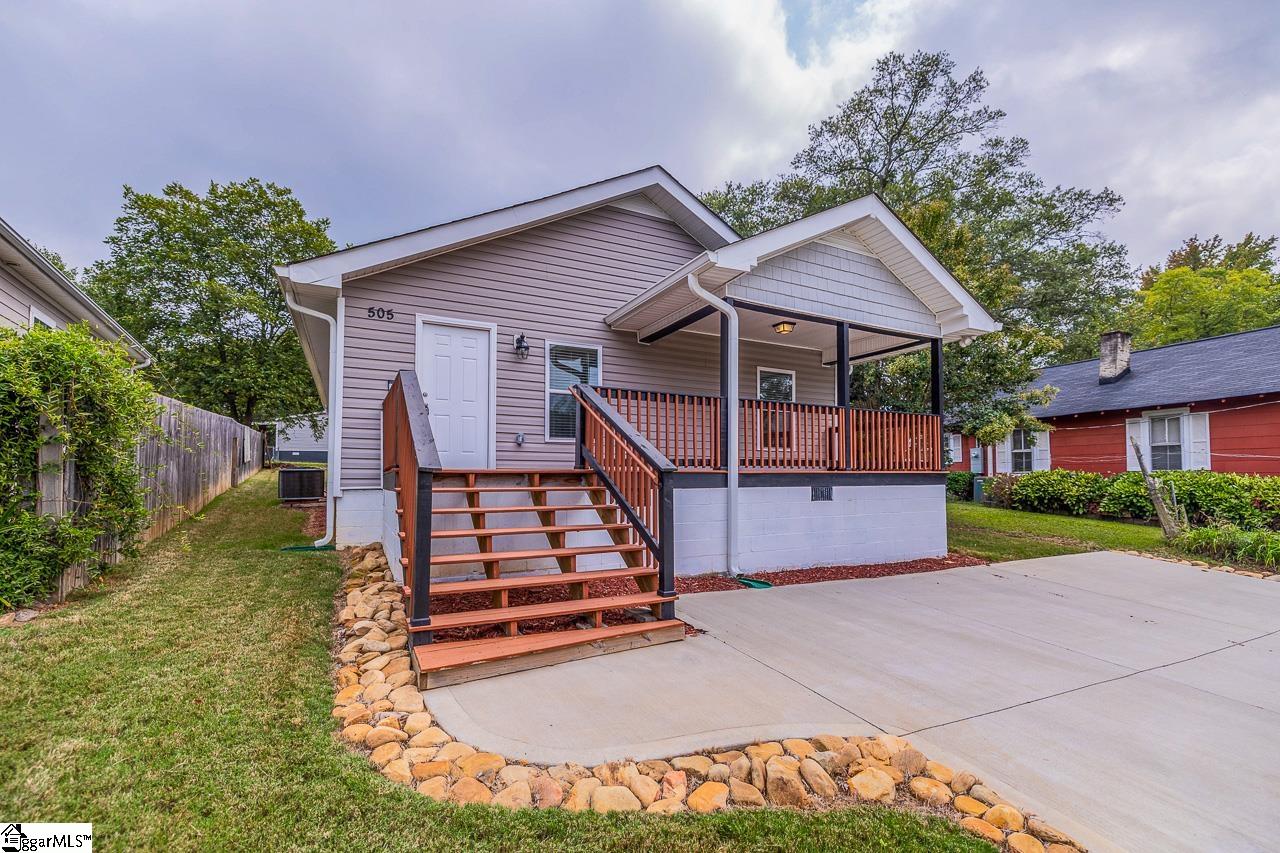 505 Pelham Street Greer, SC 29651 - Photo 3 of 36