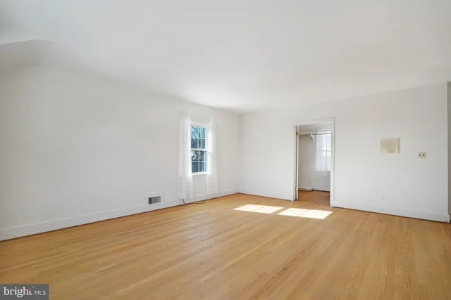 $6,975 | 513 Cathedral Drive, Alexandria, VA 22314