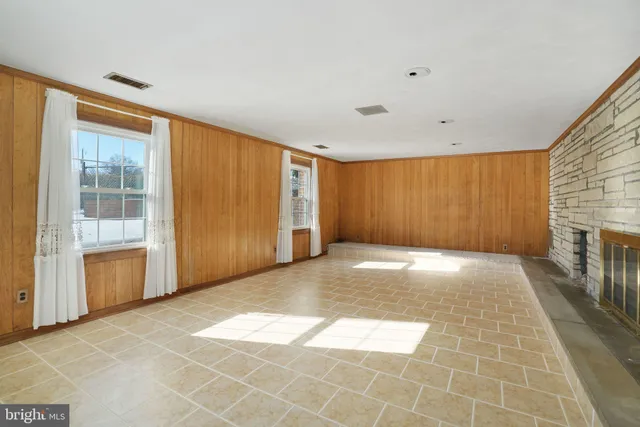 $6,975 | 513 Cathedral Drive, Alexandria, VA 22314