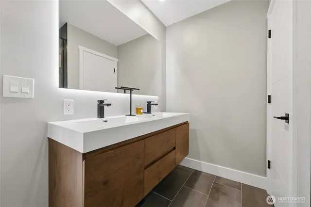 $9,000 | 615 East Pike Street, Unit 402, Seattle, WA 98122