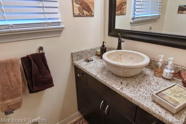 4173 Fieldbrook Road West Bloomfield, MI 48323 - Photo 12 of 32 Powder Room