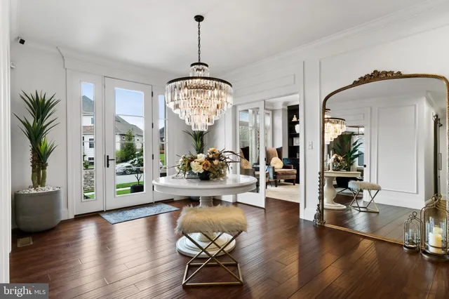 a view of a livingroom with furniture window and outside view
