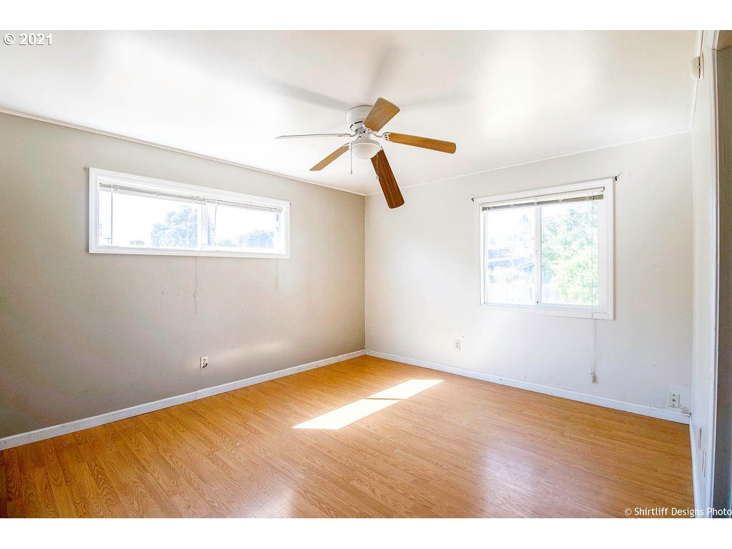 570 South 47th Street Springfield, OR 97478 - Photo 12 of 27