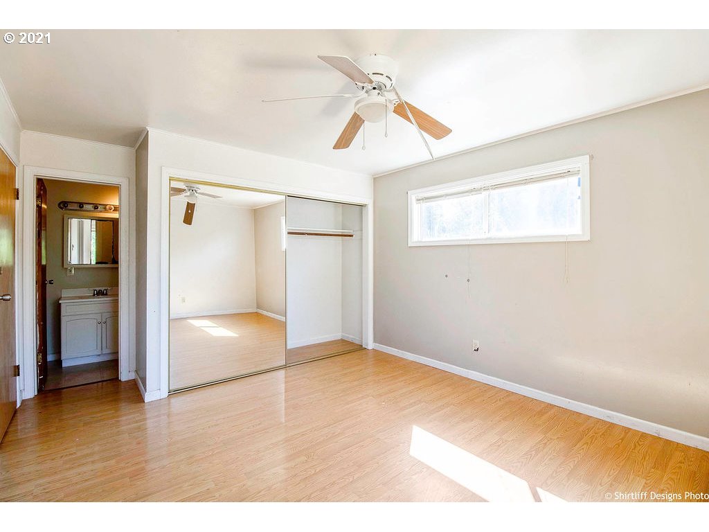 570 South 47th Street Springfield, OR 97478 - Photo 13 of 27