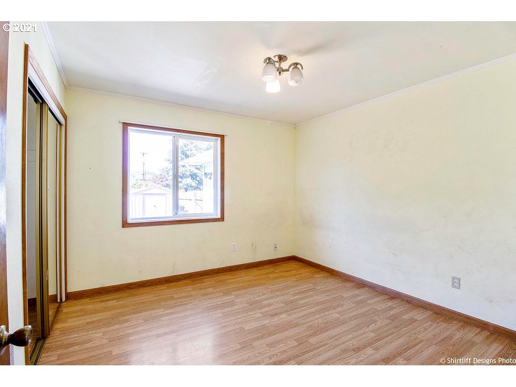 570 South 47th Street Springfield, OR 97478 - Photo 16 of 27